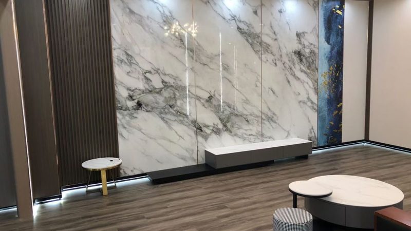在选购瓷砖时，应关注以下指标：